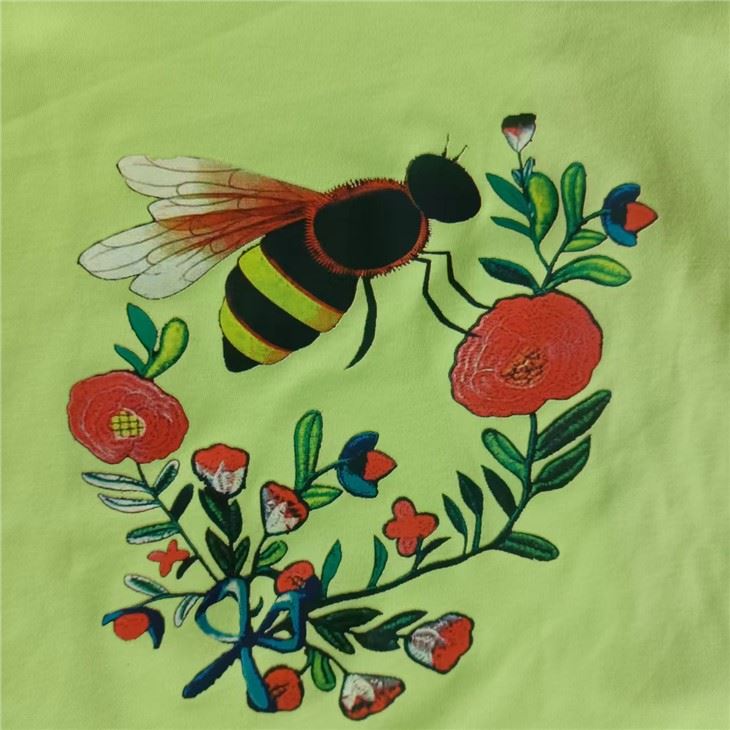 Monivärinen silkkipainatus silikonilla